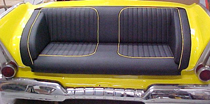 30/7-03 Soffa av Plymouth -57 svart konstläder med matchande gul